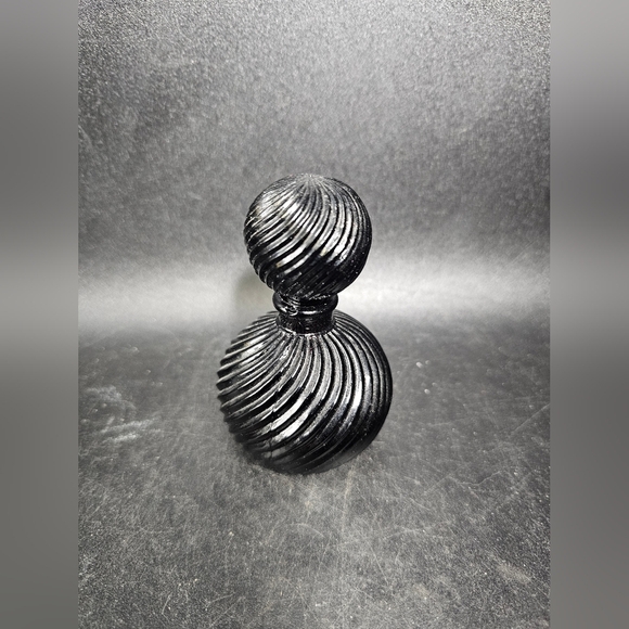 Black Ribbed Decorative Object‎ - Picture 1 of 6